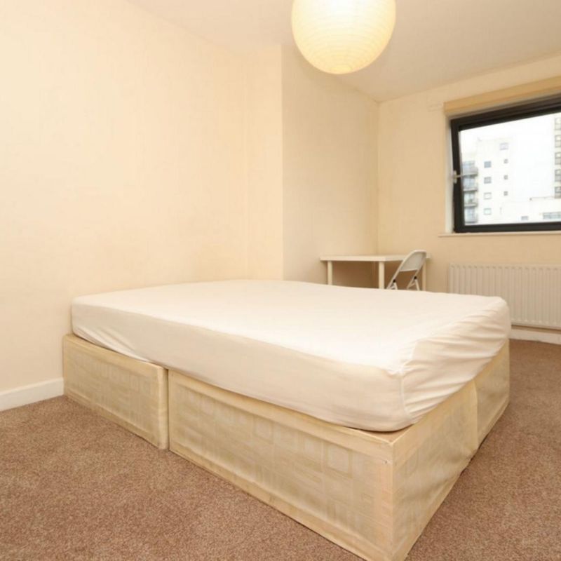 Welcoming double bedroom near Maryland Rail station Stratford