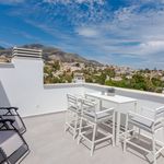 Rent 4 bedroom house of 262 m² in Fuengirola