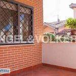 Rent 4 bedroom house of 150 m² in Roma