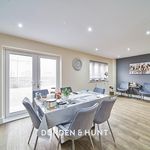 Rent 5 bedroom apartment in Chigwell