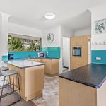 Rent 2 bedroom apartment in Cannonvale