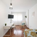 Rent a room of 148 m² in València