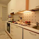 Affitto 1 camera appartamento di 100 m² in Firenze