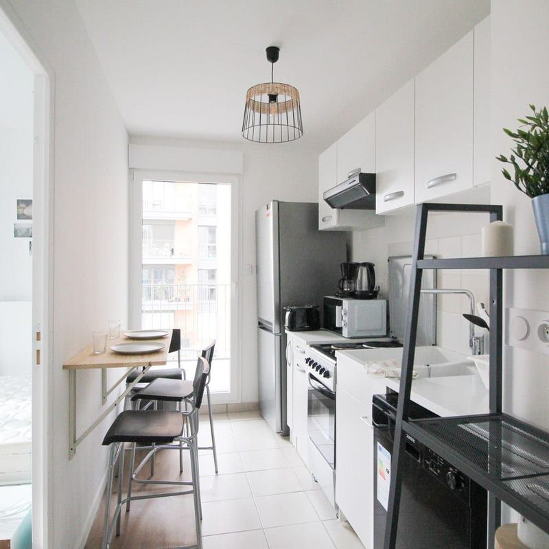 Private bedroom in shared flat Clichy