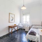 Rent 3 bedroom apartment of 130 m² in València
