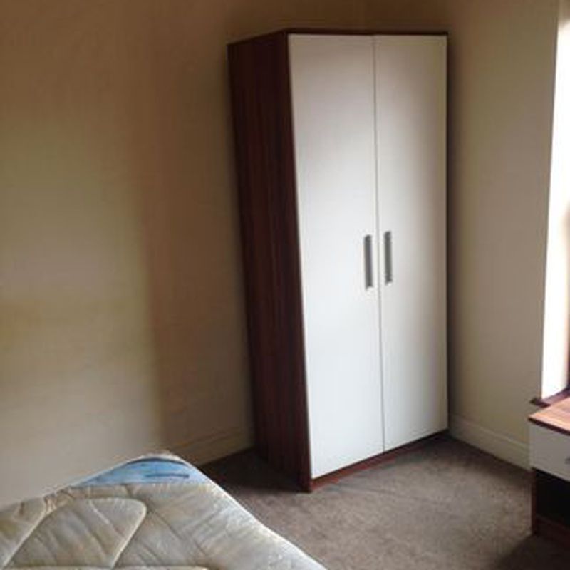 Room to rent in Somerset Road, Hyde Park, Doncaster DN1