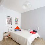 Rent a room of 160 m² in València