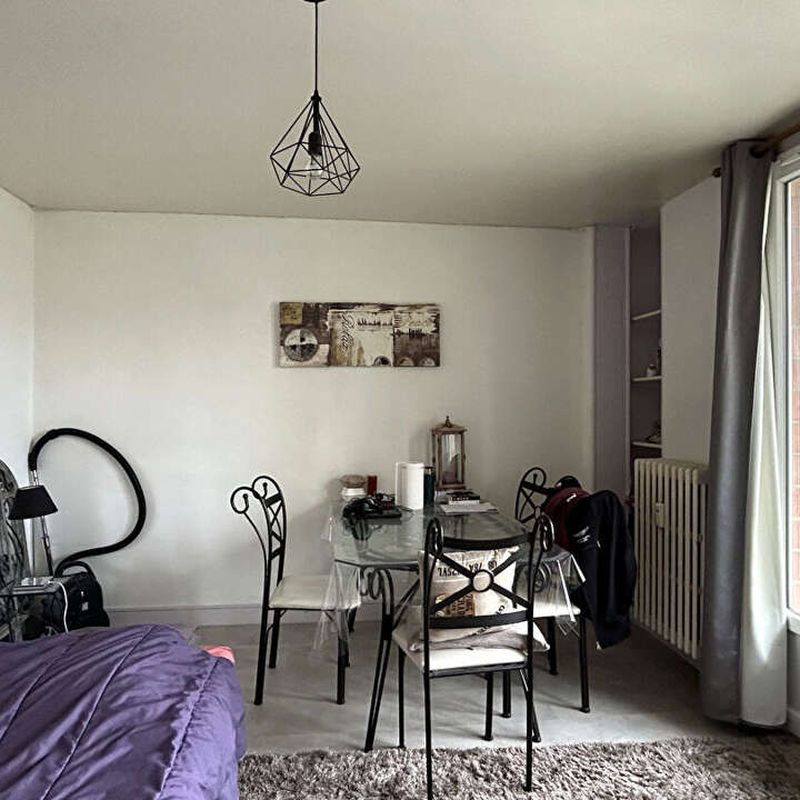 Location appartement 1 pièce 25 m² Charleville-Mézières (08000)