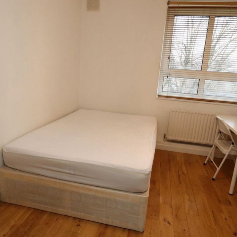 Smart double bedroom close to Primrose Hill South Hampstead