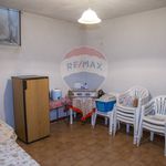 Affitto 4 camera casa di 139 m² in Fabrizia