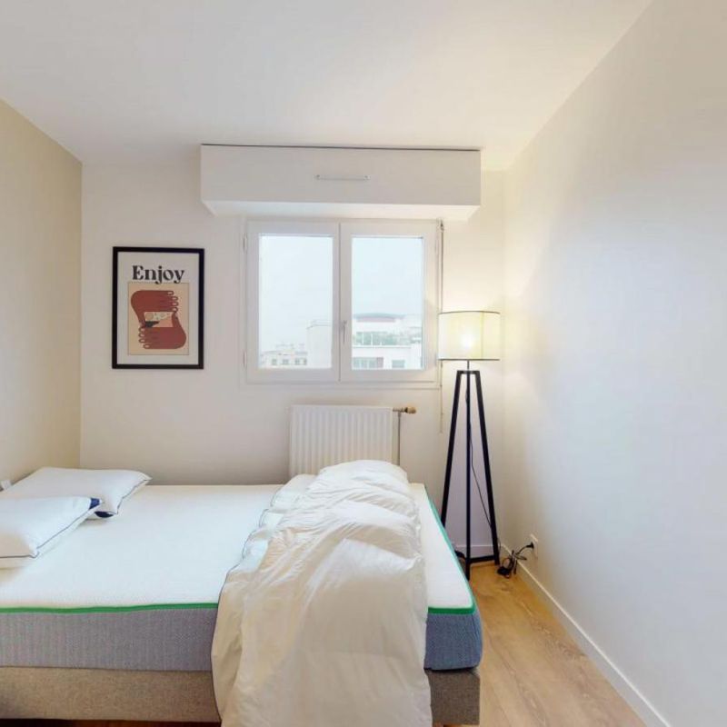 Bright double bedroom in residential Courbevoie La Défense