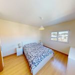 Rent a room of 150 m² in Almada