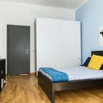 Rent a room of 335 m² in Milano