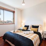 Rent 4 bedroom apartment of 80 m² in porto