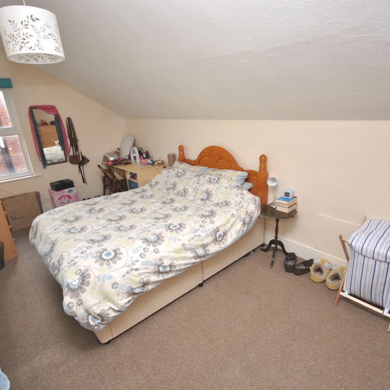 2 bed apartment to rent in Henry Road, West Bridgford, NG2 £750 per month