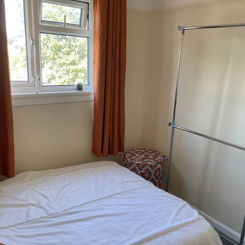 1 bedrooms with double bed. (Has a House) St Anthony's Hill
