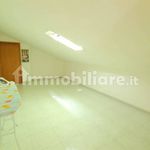 Affitto 4 camera appartamento di 80 m² in Corigliano-Rossano
