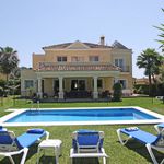 Rent 5 bedroom house of 280 m² in Malaga