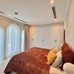 Rent 3 bedroom house of 327 m² in Dubai