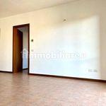 Affitto 2 camera appartamento di 66 m² in Novara