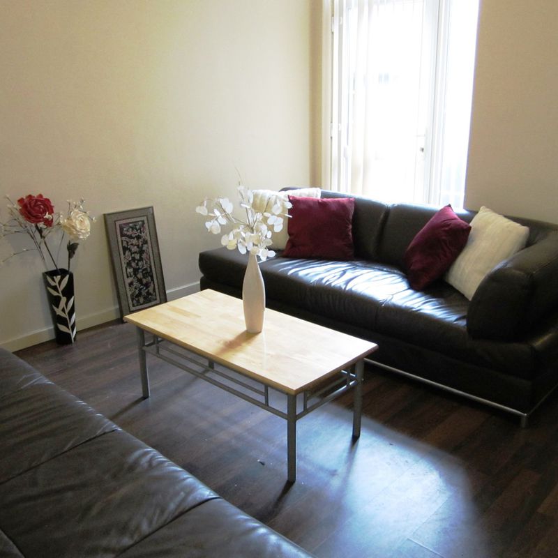 Room in a 9 Bedroom Apartment, 277 Great Western St, Manchester, M14 4DR