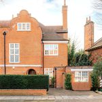 Rent 5 bedroom house of 323 m² in London