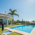 Rent 4 bedroom house of 265 m² in Marbella