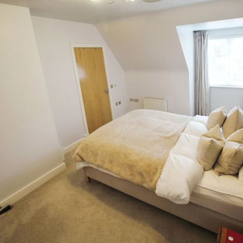 Flat to rent in Knutsford Road, Wilmslow, Cheshire SK9 Davenport Green