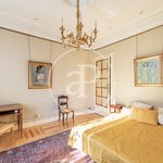 Rent 5 bedroom apartment of 220 m² in Madrid