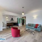 Affitto 6 camera appartamento di 155 m² in Firenze