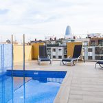 Rent 5 bedroom apartment of 100 m² in Barcelona