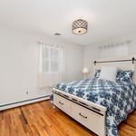 Rent a room in Hampton Bays