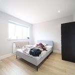 Rent 8 bedroom apartment in Barnet