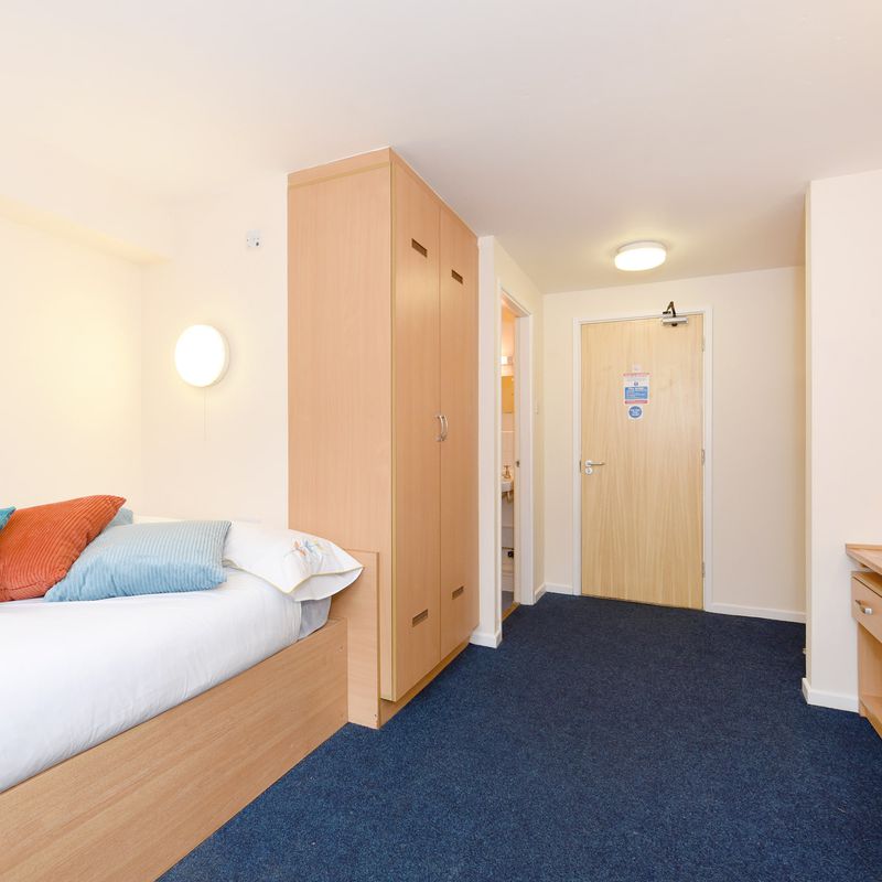 Student Roost Snowdon Hall, Wrexham Private En-suites | Unilodgers
