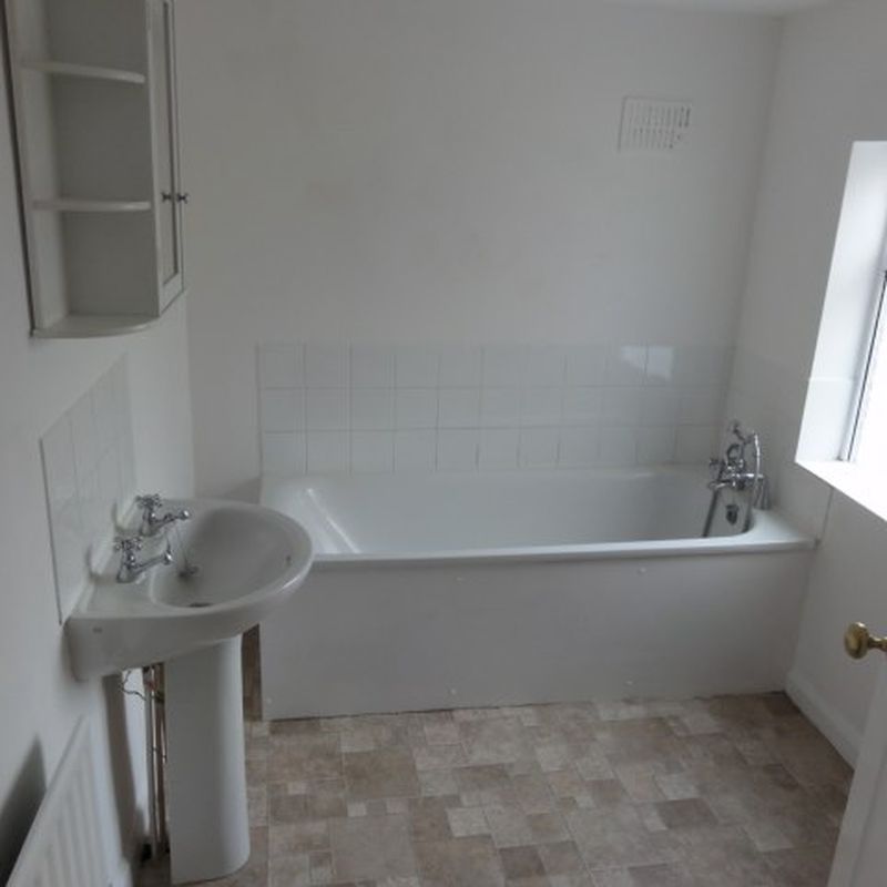 Property in Hounslow Road, Whitton