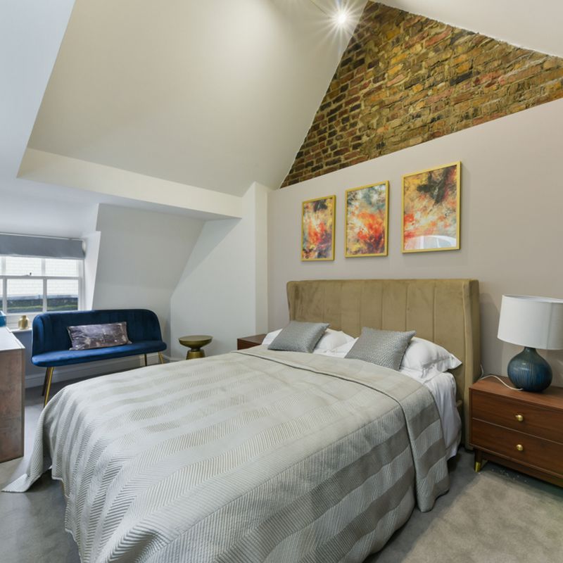 4 bedroom maisonette in St. Martin's Lane, Charing Cross, WC2N Strand