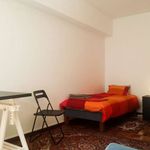 Rent a room of 72 m² in Porto