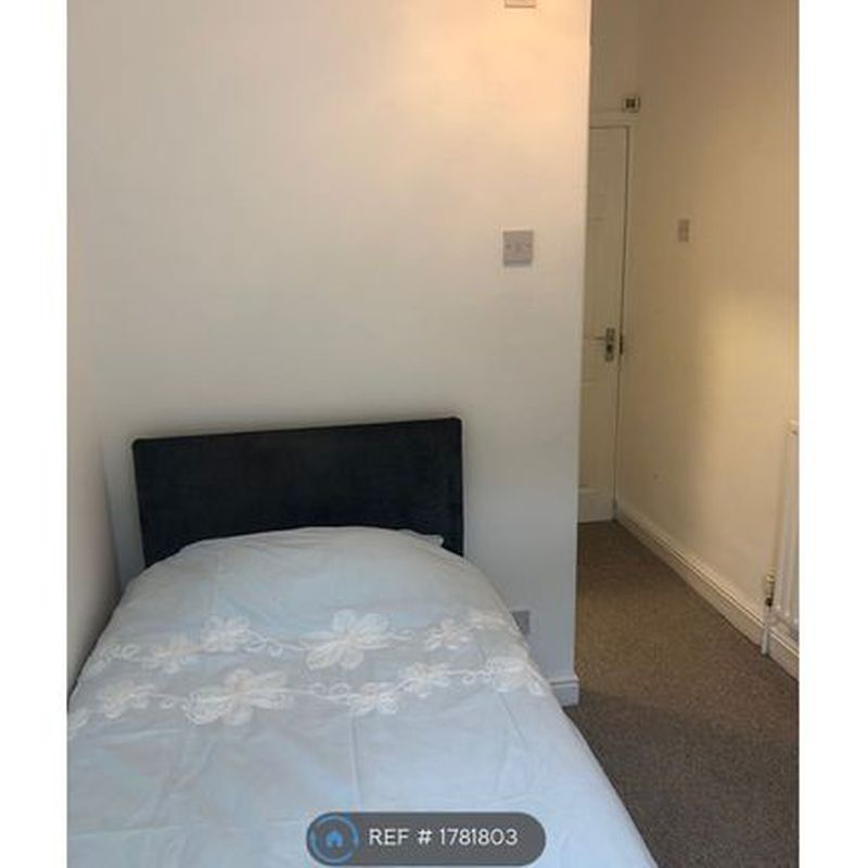 Room to rent in High Street, Nuneaton CV11
