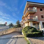 Affitto 3 camera appartamento di 110 m² in Assisi