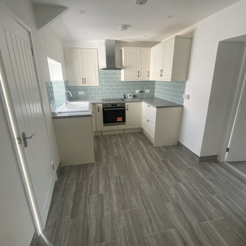 2 bedroom property to let in Ffald Road, Pyle, BRIDGEND - £775 pcm