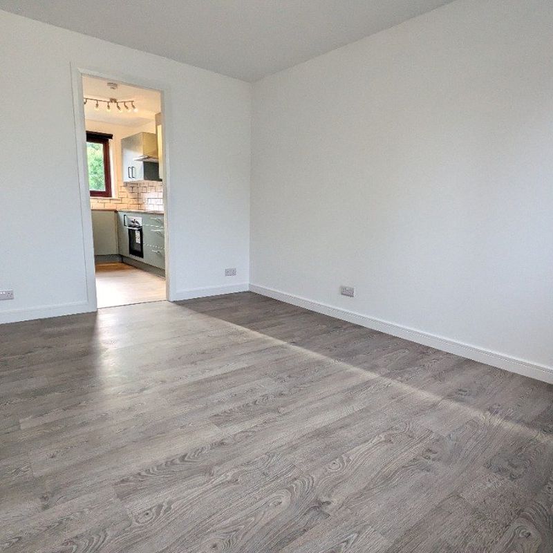 Well presented, newly refurbished one bedroom flat located in Willowbrae. Presented to the market unfurnished and benefiting from residents parking. Northfield