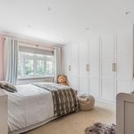 Rent 4 bedroom house in Bromley
