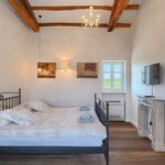 Rent 5 bedroom house of 160 m² in Radetići