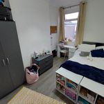 Rent 4 bedroom flat in Cardiff