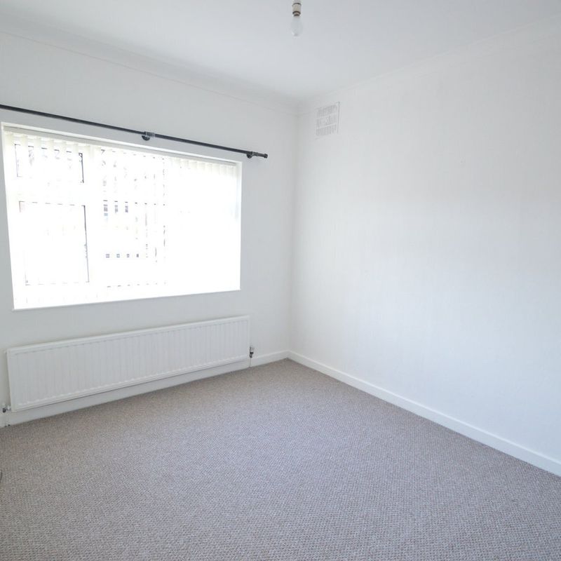 2 bedroom property to let in Montrose Avenue, Stockport, SK2 - £1,300 pcm Woods Moor