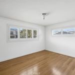 Rent 3 bedroom apartment of 136 m² in Newport Beach
