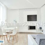 Affitto 2 camera casa di 60 m² in Milano