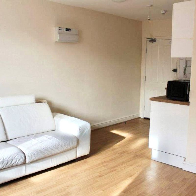 Studio to Rent in Reading - Connaught House - PMG210060 Southcote