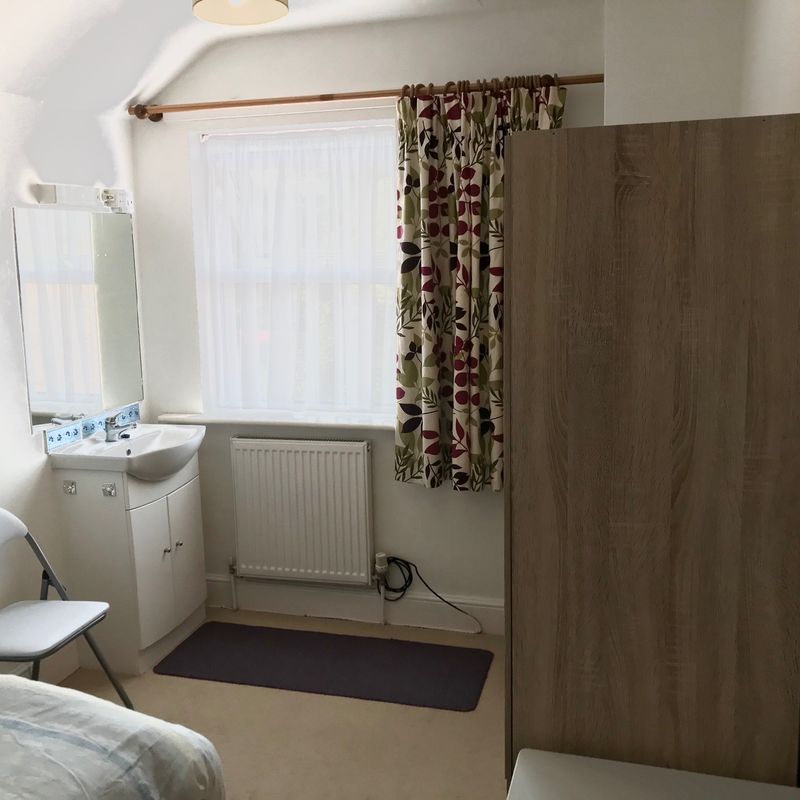 1 bedroom single room to rent Westwood