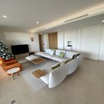 Rent 3 bedroom apartment of 208 m² in Benahavís